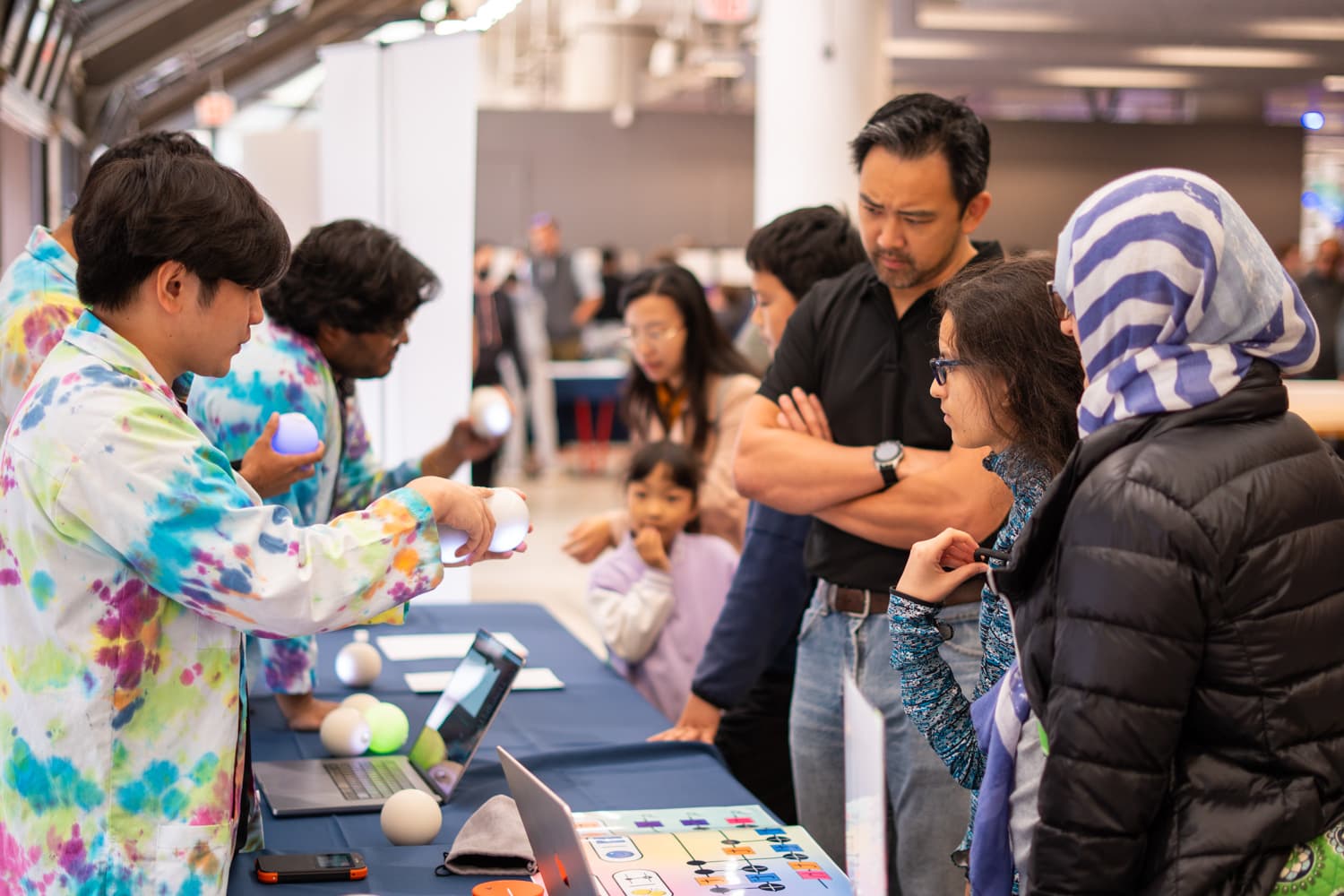 Educator using Qubi hardware